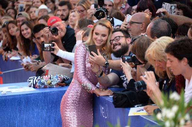 Filmfestspiele Venedig - The Bad Batch Filmpremiere 211074 Degun Starface 2016-09-06 venise Italie Mostra 2016. 73nd Venice International Film Festival. Red Carpet of The bad batch the movie. Suki Waterhouse (actress). Waterhouse, Suki  Copyright: xDegunx xStarfacex STAR_211074_019
