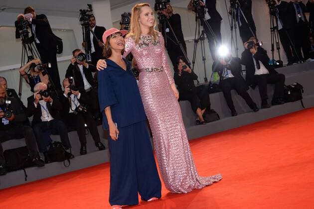 Filmfestspiele Venedig - The Bad Batch Filmpremiere 211074 Degun Starface 2016-09-06 venise Italie Mostra 2016. 73nd Venice International Film Festival. Red Carpet of The bad batch the movie.Ana Lily Amirpour (director), Suki Waterhouse (actress). Waterhouse, Suki  Copyright: xDegunx xStarfacex STAR_211074_021