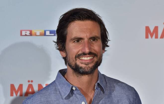Schauspieler Tom Beck posiert am 06.09.2016 in Köln bei der Premiere des Films Männertag auf dem roten Teppich.