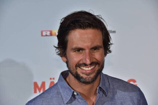 Schauspieler Tom Beck posiert am 06.09.2016 in Köln bei der Premiere des Films Männertag auf dem roten Teppich.