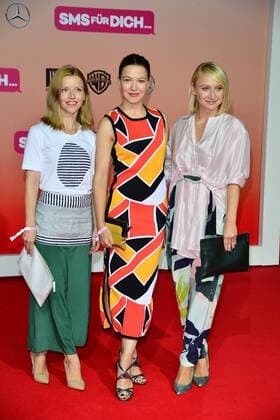Weltpremiere SMS fuer Dich Karoline Schuch, Hannah Herzsprung, Anna Maria Muehe Ankunft zur Weltpremiere SMS fuer Dich im CineStar im Sony Center in Berlin am 06.09.2016