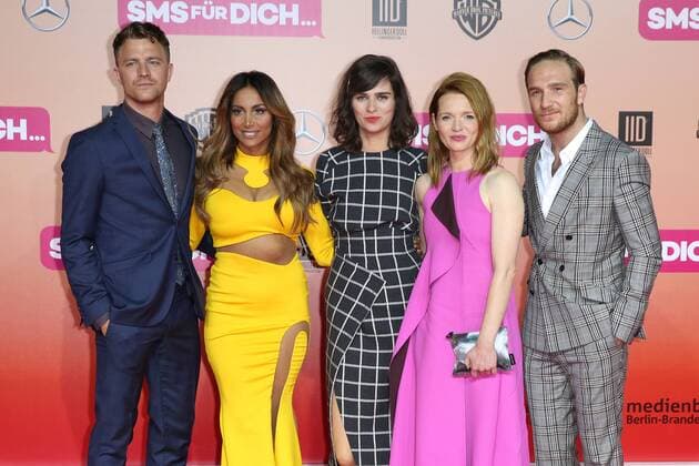 Friedrich Mücke, Enissa Amani, Nora Tschirner, Karoline Herfurth und Frederick Lau bei der SMS für Dich Filmpremiere am 06.09.2016 in Berlin SMS fuer Dich Kinopremiere in Berlin, 2016 