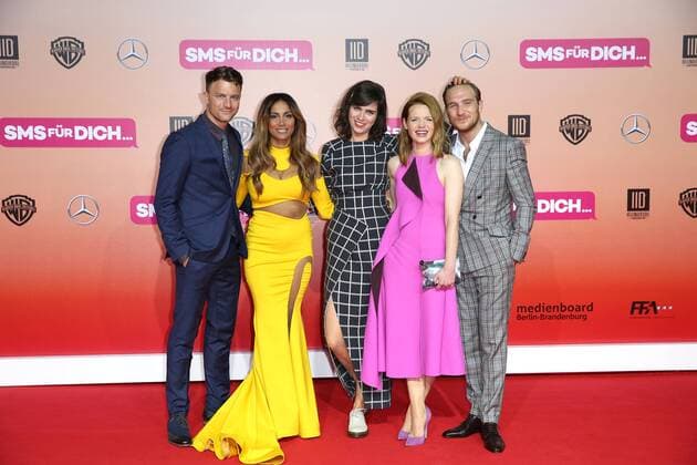 Friedrich Mücke, Enissa Amani, Nora Tschirner, Karoline Herfurth und Frederick Lau bei der SMS für Dich Filmpremiere am 06.09.2016 in Berlin SMS fuer Dich Kinopremiere in Berlin, 2016 