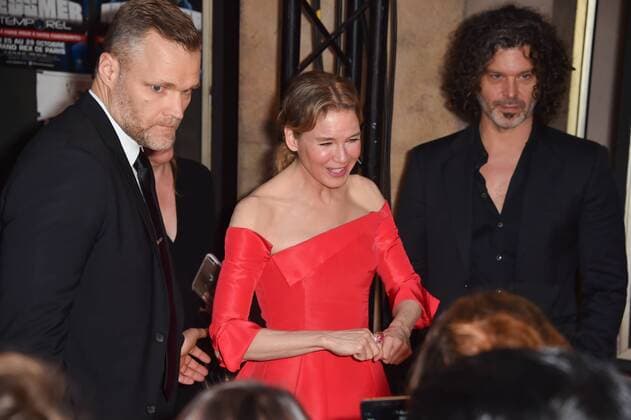 Renee Zellweger mit Freund Doyle Bramhall - Film, Bridget Jones s Baby Premiere - Paris - 06 09 2016 LionelUrman Panoramic 