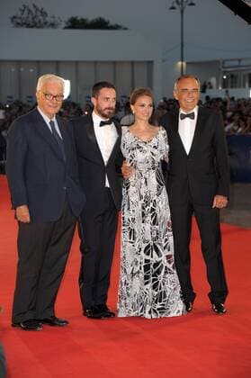 Filmfestspiele Venedig - Jackie Filmpremiere 73rd Venice Film Festival, Red Carpet film Jackie . Pictured: Pablo Larrain, Natalie Portman , Alberto Barbera, Paolo Baratta  Copyright: xAlbertoxTerenghi Veneziax2016x