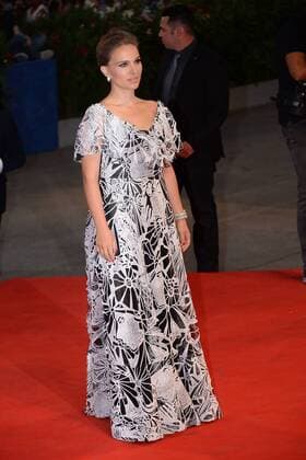 Filmfestspiele Venedig - Jackie Filmpremiere 211120 Degun Starface 2016-09-07 venise Italie Mostra 2016. 73nd Venice International Film Festival. Red Carpet of Jackie movie.Nathalie Portman. Portman, Natalie  Copyright: xDegunx xStarfacex STAR_211120_007