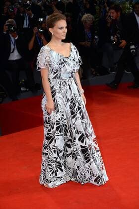 Filmfestspiele Venedig - Jackie Filmpremiere 211120 Degun Starface 2016-09-07 venise Italie Mostra 2016. 73nd Venice International Film Festival. Red Carpet of Jackie movie.Nathalie Portman. Portman, Natalie  Copyright: xDegunx xStarfacex STAR_211120_011