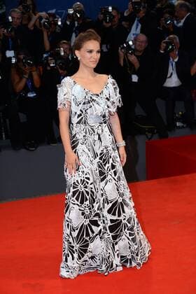 Filmfestspiele Venedig - Jackie Filmpremiere 211120 Degun Starface 2016-09-07 venise Italie Mostra 2016. 73nd Venice International Film Festival. Red Carpet of Jackie movie.Nathalie Portman. Portman, Natalie  Copyright: xDegunx xStarfacex STAR_211120_014