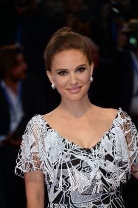 Filmfestspiele Venedig - Jackie Filmpremiere 211120 Degun Starface 2016-09-07 venise Italie Mostra 2016. 73nd Venice International Film Festival. Red Carpet of Jackie movie.Nathalie Portman. Portman, Natalie  Copyright: xDegunx xStarfacex STAR_211120_026