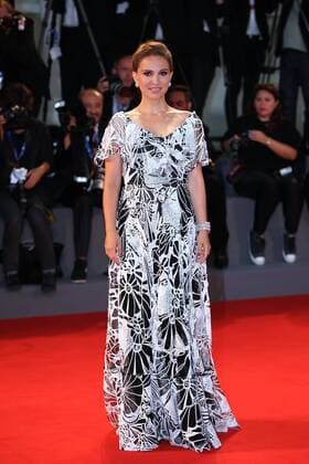 Filmfestspiele Venedig - Jackie Filmpremiere (160907) -- VENICE, Sept. 7, 2016 -- Actress Natalie Portman arrives for the premiere of the movie Jackie in competition at the 73rd Venice Film Festival in Venice, Italy, Sept. 7, 2016. ) ITALY-VENICE-JACKIE-PREMIERE JinxYu 
