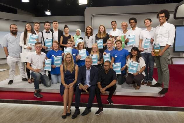 Gruppenbild Priestraeger mit Jury - Preisverleihung des RTL Com. mit Award auf der IFA in Berlin am 07.09.2016. RTL COM.MIT AWARD