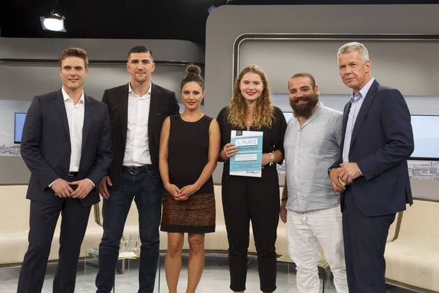 Constantin Schreiber, Marco Huck, Nazan Eckes (schwanger 7.Monat) Preistraegerin Enactus Bayreuth Firas al-Shater und Peter Kloeppel - Preisverleihung des RTL Com. mit Award auf der IFA in Berlin am 07.09.2016. RTL COM.MIT AWARD