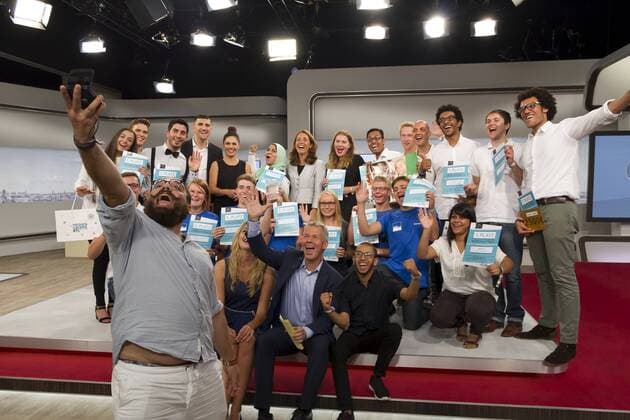 Gruppenbild Priestraeger mit Jury - Preisverleihung des RTL Com. mit Award auf der IFA in Berlin am 07.09.2016. RTL COM.MIT AWARD