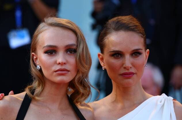 Filmfestspiele Venedig - Planetarium Filmpremiere (160908) -- VENICE, Sept. 8, 2016 -- Actress Natalie Portman(R) and Lily-Rose Depp arrive for the Premiere of movie Planetarium at the 73rd Venice Film Festival in Venice, Italy, Sept. 8, 2016. ) ITALY-VENICE-FILM FESTIVAL-PLANETARIUM-PREMIERE GongxBing 