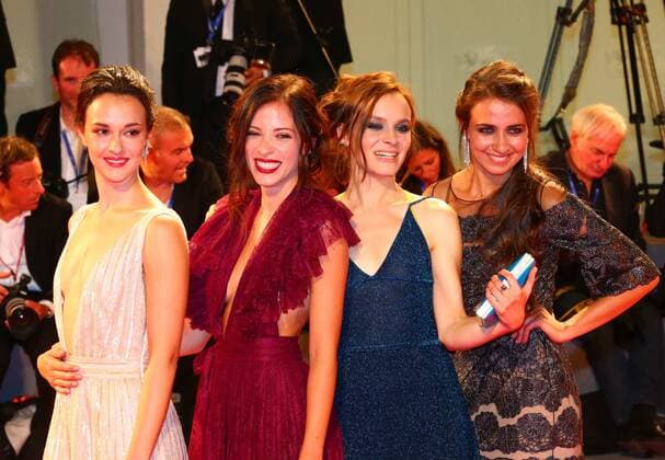 Filmfestspiele Venedig - Questi Giorni Filmpremiere VENICE, Sept. 8, 2016 -- Actresses Marta Gastini, Laura Adriani, Maria Roveran and Caterina Le Casella (from L to R) arrive for the Premiere of the movie Questi Giorni at the 73rd Venice Film Festival in Venice, Italy, Sept. 8, 2016. )(axy) ITALY-VENICE-FILM FESTIVAL-GUESTI GIORNI-PREMIERE GongxBing 