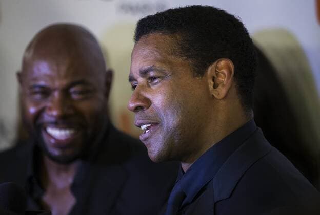 Toronto International Film Festival - The Magnificent Seven Filmpremiere TORONTO, Sept. 8, 2016 -- Actor Denzel Washington poses for photos before the The Magnificent Seven premiere during the 41st Toronto International Film Festival (TIFF) in Toronto, Canada, Sept. 8, 2016. ) (djj) CANADA-TORONTO-TIFF-THE MAGNIFICENT SEVEN-PREMIERE ZouxZheng 