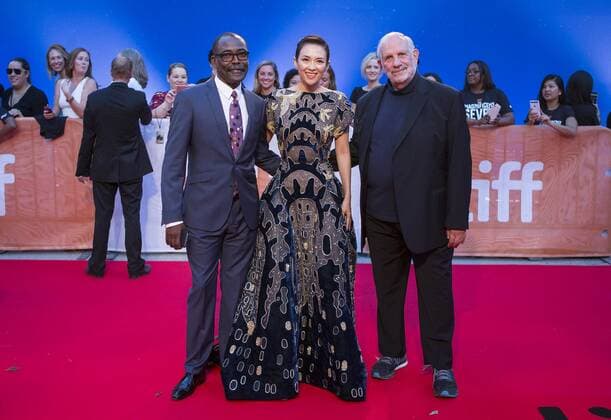 Bilder des Tages Toronto International Film Festival - The Magnificent Seven Filmpremiere TORONTO, Sept. 8, 2016 -- Chinese actress and member of the jury Zhang Ziyi (C) poses for photos with directors Brian De Palma (R) and Mahamat-Saleh Haroun before the world premiere of the opening film The Magnificent Seven at Roy Thomson Hall during the 2016 Toronto International Film Festival in Toronto, Canada, Sept. 8, 2016. )(zcc) CANADA-TORONTO-TIFF-ZHANG ZIYI ZouxZheng 