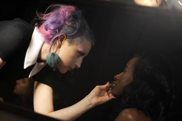 New York Fashion Week - Ann Amour Modenschau USA: Ane Amour Spring-Summer 2017 Runway Show A make up artist is working for the Ane Amour Spring-Summer 2017 Runway Show part of the New York Fashion Week events.  JohanaxToro