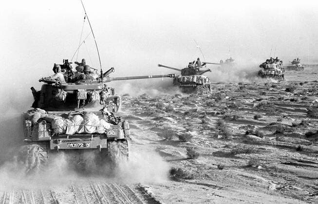 Israeli tanks advance toward Egyptian positions in the Sinai, During the Six Day War June 4, 1967 WHA  !ACHTUNG AUFNAHMEDATUM GESCHÄTZT! Copyright: WHA UnitedArchivesWHA_059_0130