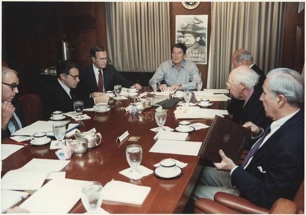 US President Gerald Ford, meets with the CIA Director-designate, George Bush 1976. WHA  !ACHTUNG AUFNAHMEDATUM GESCHÄTZT! Copyright: WHA UnitedArchivesWHA_063_0542