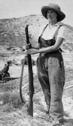 Republican woman civilian stands guard with a rifle during the Spanish Civil War WHA  !ACHTUNG AUFNAHMEDATUM GESCHÄTZT! Copyright: WHA UnitedArchivesWHA_064_0875