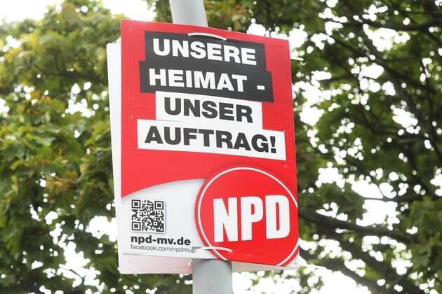 Abgeordnetenhaus-Wahl 2016 in Berlin Wahl zum Abgeordnetenhaus von Berlin am 18. September 2016: Wahlplakat der Partei NPD - Plakat mit dem Wahlslogan: UNSERE HEIMAT - UNSER AUFTRAG! - NPD xKATJPGx