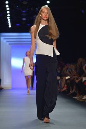 New York Fashion Week - Cushnie et Ochs Modenschau A model walks on the runway at the Cushnie Et Ochs show during New York Fashion Week: The Shows at The Dock, Skylight at Moynihan Station in New York City on September 9, 2016.  NYP20160909966 ANDREAxHANKS