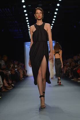 New York Fashion Week - Cushnie et Ochs Modenschau A model walks on the runway at the Cushnie Et Ochs show during New York Fashion Week: The Shows at The Dock, Skylight at Moynihan Station in New York City on September 9, 2016.  NYP20160909971 ANDREAxHANKS