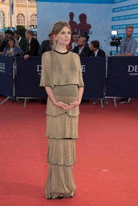 Festival du Cinema Americain in Deauville - Clemence Poesy schwanger auf dem roten Teppich 211257 Arnal-Bar Starface 2016-09-09 Deauville France Remise du prix du NOUVEL HOLLYWOOD au comédien Daniel Radcliffe & Avant-première du film IMPERIUM. 42e Festival du cinema americain de Deauville. Clemence Poesy. Poesy, Clémence  Copyright: xArnal-Barx STAR_211257_049