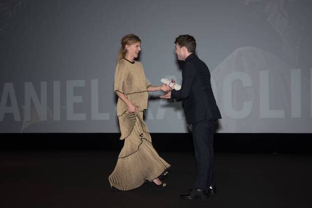 Festival du Cinema Americain in Deauville - Imperium Filmpremiere 211257 Arnal-Bar Starface 2016-09-09 Deauville France Remise du prix du NOUVEL HOLLYWOOD au comédien Daniel Radcliffe & Avant-première du film IMPERIUM. 42e Festival du cinema americain de Deauville. CloÂ©mence PooÂ©sy. Daniel Radcliffe. Radcliffe, Daniel; Poesy, Clémence  Copyright: xArnal-Barx STAR_211257_062
