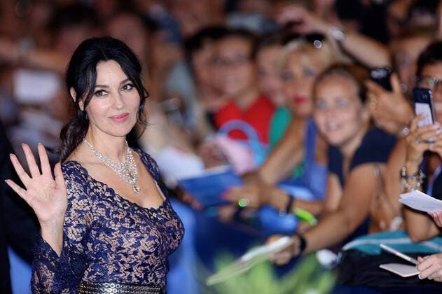 Themen der Woche Bilder des Tages Filmfestspiele Venedig - On The Milky Road Premiere (160909) -- VENICE, Sept. 9, 2016 -- Actress Monica Bellucci meets her fans as she arrives for the premiere of the movie Na Mlijecnom Putu (On The Milky Road) at the 73rd Venice Film Festival in Venice, Italy, on Sept. 9, 2016. ) ITALY-VENICE-FILM FESTIVAL-ON THE MILKY ROAD JinxYu 