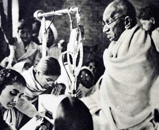 IMAGO ICONS: Mahatma Gandhi Photograph of an emaciated Mahatma Gandhi (1869-1948) the preeminent leader of the Indian independence movement in British-ruled India. Dated 20th Century WHA  !ACHTUNG AUFNAHMEDATUM GESCHÄTZT! Copyright: WHA UnitedArchivesWHA_085_0432