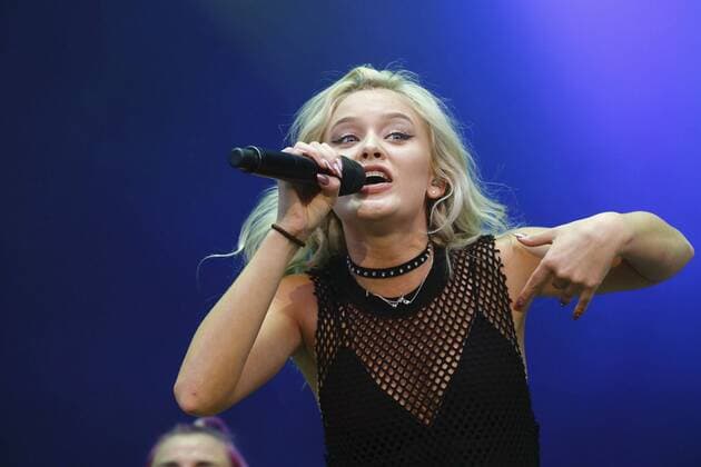 Swedish singer Zara Larsson performs at the DCODE festival, that closes the summer festivals season, at Universidad Complutense in Madrid, Spain, 10 September 2016. Bunbury, Love of Lesbian, Leon Venavente and the foreign talents Mark Ronson, Eagles of Death Metal and Jungle, among others, form the performances of the event. EFE J.P. Gandul DCODE FESTIVAL !ACHTUNG: NUR REDAKTIONELLE NUTZUNG!  MAD004 20160910-636091413173370105