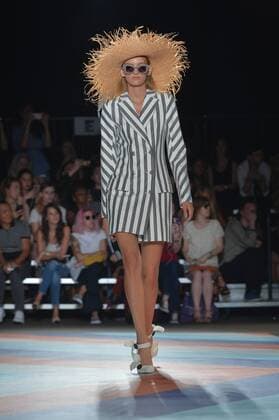 Themen der Woche Bilder des Tages A model walks on the runway at the Christian Siriano show during New York Fashion Week: At Artbeam in New York City on September 10, 2016.  NYP201610010002 ANDREAxHANKS