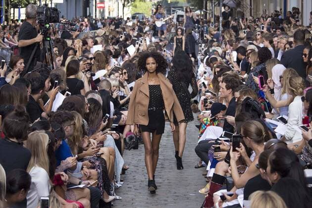 New York Fashion Week - Rebecca Minkoff Modenschau auf der Straße September 10, 2016 - New York, New York, U.S. - Models walk the street for Rebecca Minkoff Spr Sum 2017 fashion show in New York. New York U.S. - ZUMAm57_