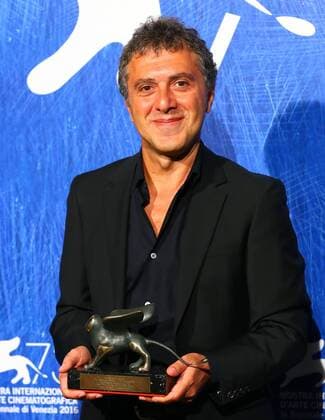 VENICE, Sept. 10, 2016 -- Director Reha Erdem poses with the Special Orizzonti Jury Prize for his movie Koca Dunya (Big Big World) during the award winners photocall of the 73rd Venice Film Festival in Venice, Italy, on Sept. 10, 2016. )(axy) ITALY-VENICE-73RD FILM FESTIVAL-AWARD GongxBing 