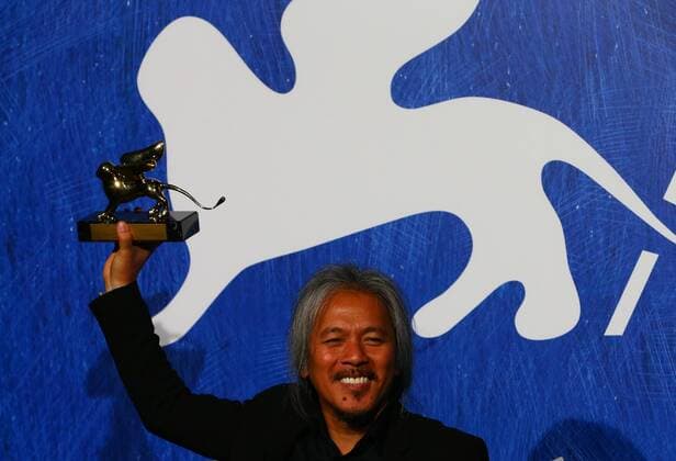 VENICE, Sept. 10, 2016 -- Director Lav Diaz poses with Golden Lion for Best Film for his movie The Woman who Left during the award winners photocall of the 73rd Venice Film Festival in Venice, Italy, on Sept. 10, 2016. )(axy) ITALY-VENICE-73RD FILM FESTIVAL-AWARD GongxBing 