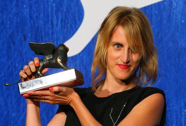 VENICE, Sept. 10, 2016 -- Director Fien Troch poses with the Orizzonti Award for Best Director for Home during the award winners photocall of the 73rd Venice Film Festival in Venice, Italy, on Sept. 10, 2016. )(axy) ITALY-VENICE-73RD FILM FESTIVAL-AWARD GongxBing 