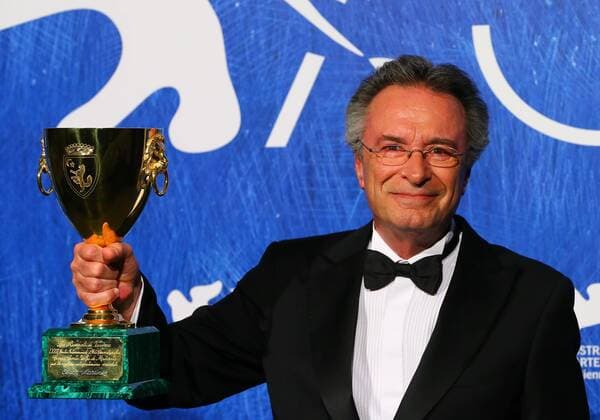 VENICE, Sept. 10, 2016 -- Actor Oscar Martinez poses with Coppa Volpi for Best Actor for El Ciudadano Ilustre (The Distinguished Citizen) during the award winners photocall of the 73rd Venice Film Festival in Venice, Italy, on Sept. 10, 2016. )(axy) ITALY-VENICE-73RD FILM FESTIVAL-AWARD GongxBing 