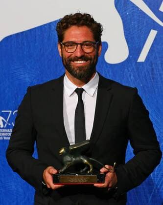 VENICE, Sept. 10, 2016 -- Actor Nuno Lopes poses with the Orizzonti Award for Best Actor for Saint George during the award winners photocall of the 73rd Venice Film Festival in Venice, Italy, on Sept. 10, 2016. )(axy) ITALY-VENICE-73RD FILM FESTIVAL-AWARD GongxBing 