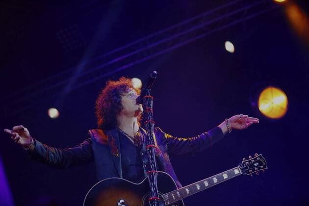 Singer Enrique Bunbury performs during the DCODE Music Festival at the Universidad Complutense de Madrid, Spain, 10 September 2016. EFE J.P. Gandul DCODE Music Festival in Madrid !ACHTUNG: NUR REDAKTIONELLE NUTZUNG!  GRA583 20160911-636091739846154713