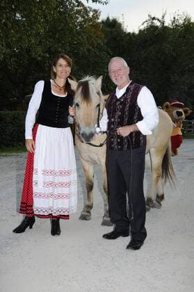 Sepp Schauer mit Freundin Corinna Binzer Tabaluga Golf Cup Charitygolf Abendgala Stall Greinwaldhof Tutzing 10. September 2016