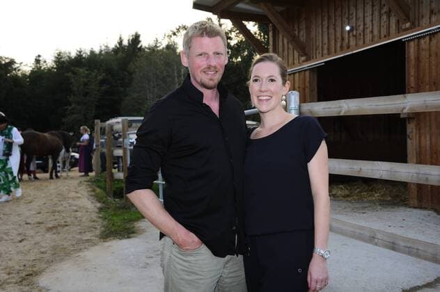 Martin Gruber mit Ehefrau Tabaluga Golf Cup Charitygolf Abendgala Stall Greinwaldhof Tutzing 10. September 2016