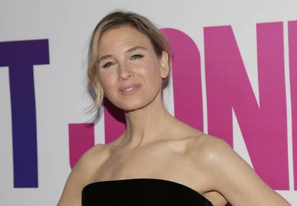 Renee Zellweger arrives on the red carpet at the Bridget Jones Baby New York Premiere at Paris Theater on September 12, 2016 in New York City.  NYP20160912107 JOHNxANGELILLO