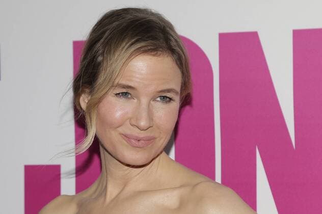 Renee Zellweger arrives on the red carpet at the Bridget Jones Baby New York Premiere at Paris Theater on September 12, 2016 in New York City.  NYP20160912108 JOHNxANGELILLO