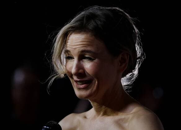 Renee Zellweger arrives on the red carpet at the Bridget Jones Baby New York Premiere at Paris Theater on September 12, 2016 in New York City.  NYP20160912120 JOHNxANGELILLO