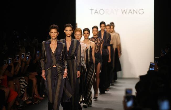 NEW YORK, Sept. 12, 2016 -- Models present creations of Taoray Wang Spring Summer 2017 collection during the New York Fashion Week in New York, the United States, Sept. 12, 2016. ) U.S.-NEW YORK-FASHION WEEK-TAORAY WANG WuxRong 