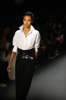 NEW YORK, Sept. 12, 2016 -- A model presents a creation of Taoray Wang Spring Summer 2017 collection during the New York Fashion Week in New York, the United States, Sept. 12, 2016. ) U.S.-NEW YORK-FASHION WEEK-TAORAY WANG WuxRong 