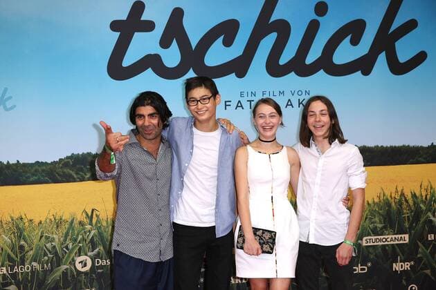 Fatih Akin mit den Hauptdarstellern Anand Batbileg, Mercedes Müller und Tristan Göbel bei der Premiere vom Kinofilm Tschick am 12.09.2016 in Berlin Tschick Kino Premiere in Berlin, 2016 