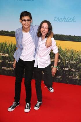 Anand Batbileg und Tristan Göbel, die beiden Hauptdarsteller bei der Premiere vom Kinofilm Tschick am 12.09.2016 in Berlin Tschick Kino Premiere in Berlin, 2016 